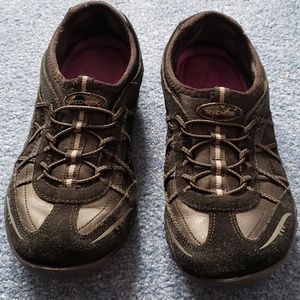 Sketchers Breathe Easy Memory Foam Size 6